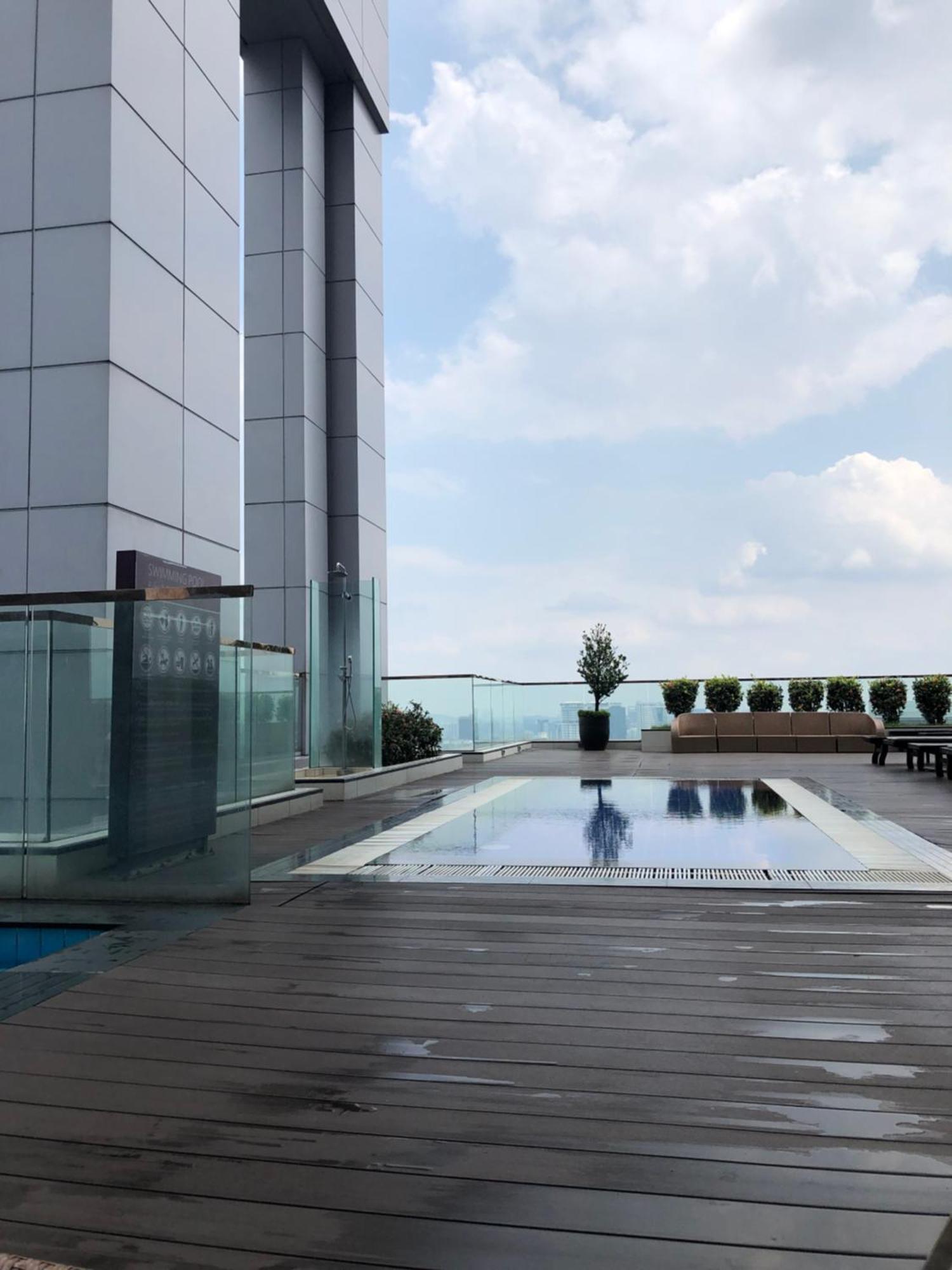 Amazing Pool By Platinum Suites Klcc Kuala Lumpur Exterior photo